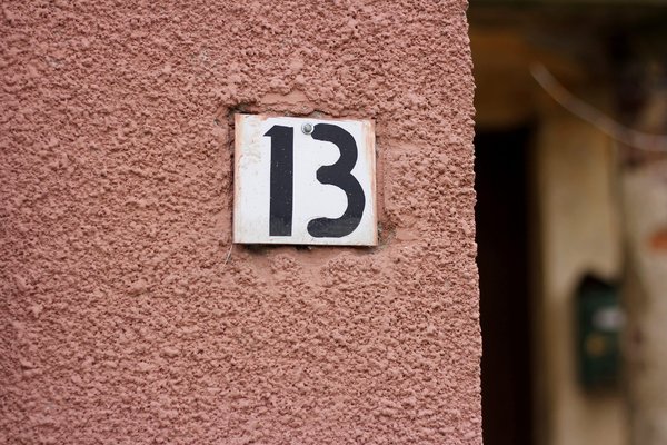 Quel est l'apport en design des plaques de numérotation de maison ?