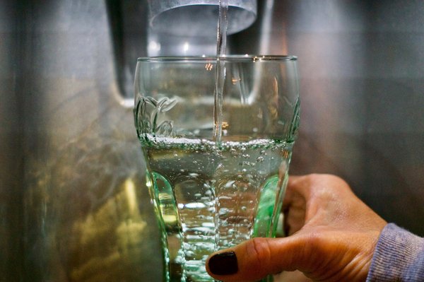 Les bienfaits de l'eau fraîche et filtrée avec une fontaine EVA